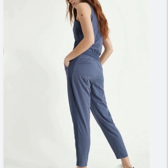 Athleta Pants - Athleta Brooklyn Jumpsuit Blue Print Size 6 Sleeveless Pockets Ankle Length Sz 6